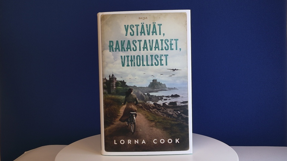 Ystävät, Rakastavaiset, Viholliset -kirja