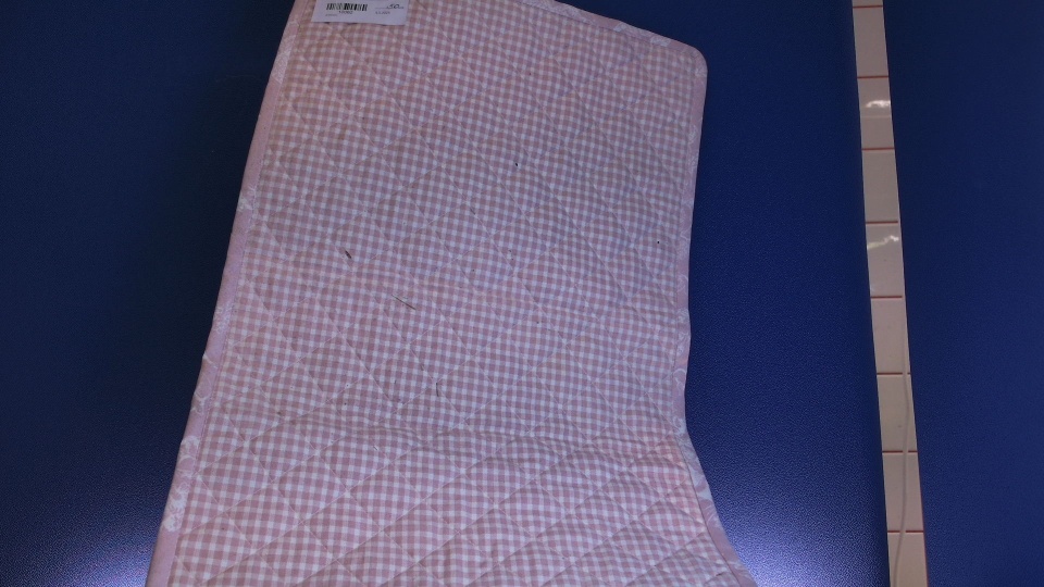 Vaaleanpunainen tilkkupeite