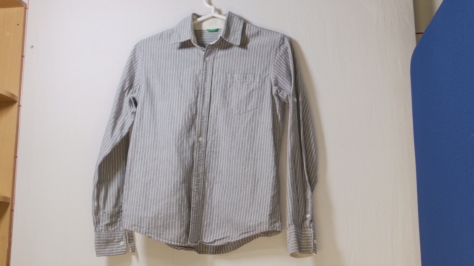 Harmaa kauluspaita, Benetton