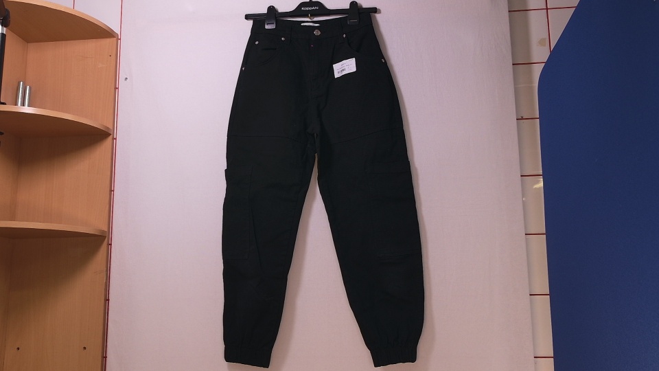 Bershka Mustat farkut KOKO 36 (uusi)