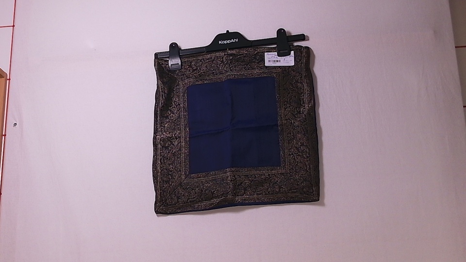 Tummansininen silkki tyynynpäällinen