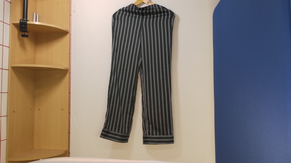 BikBok Raidalliset housut, koko xs