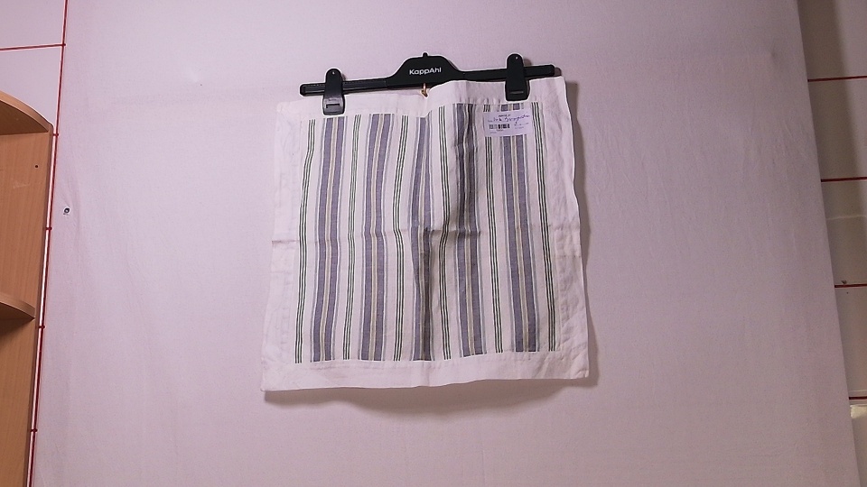 Raidallinen tyynynpäällinen