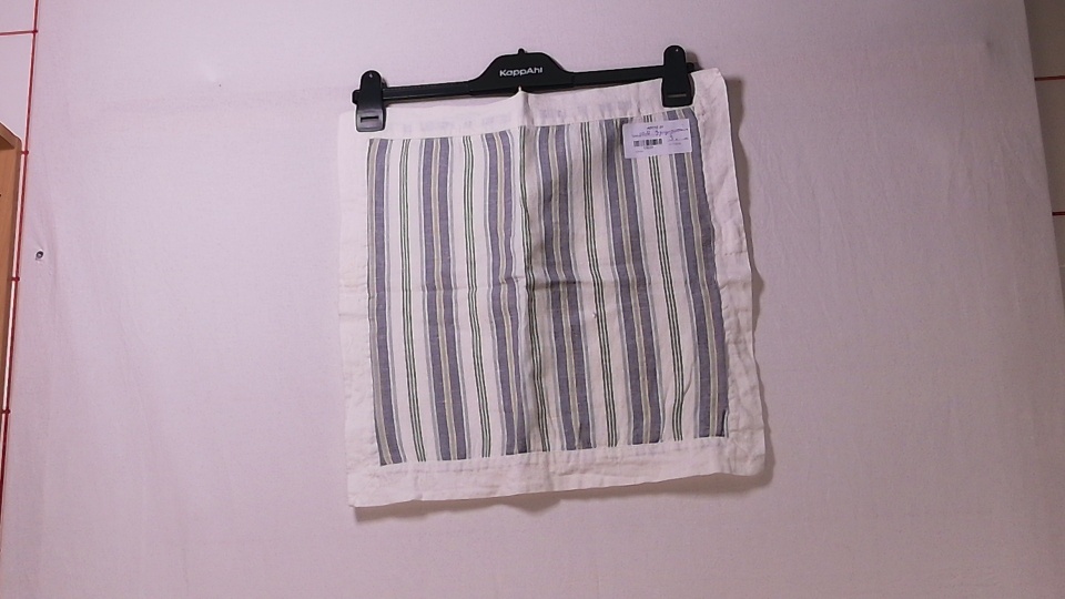 Raidallinen tyynynpäällinen
