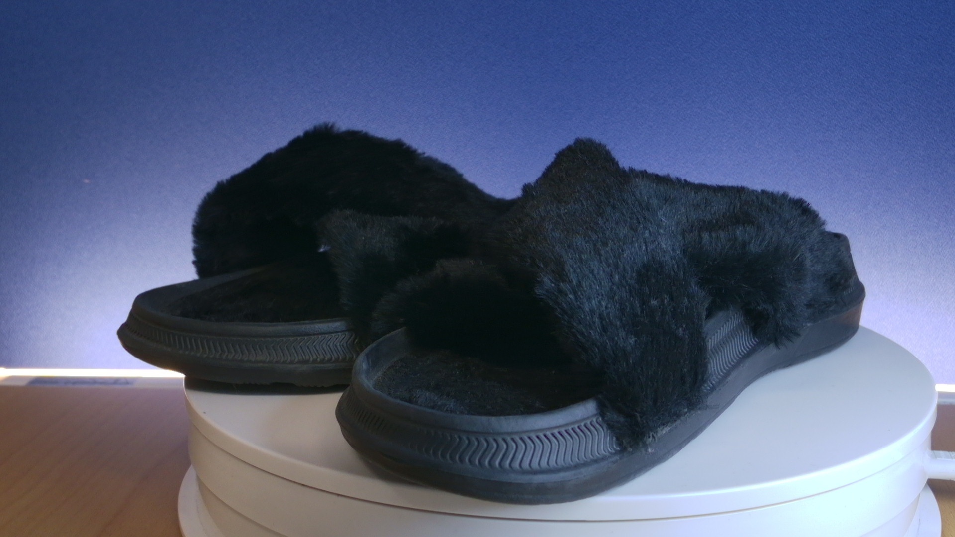 Mustat Slippersit - Image 3