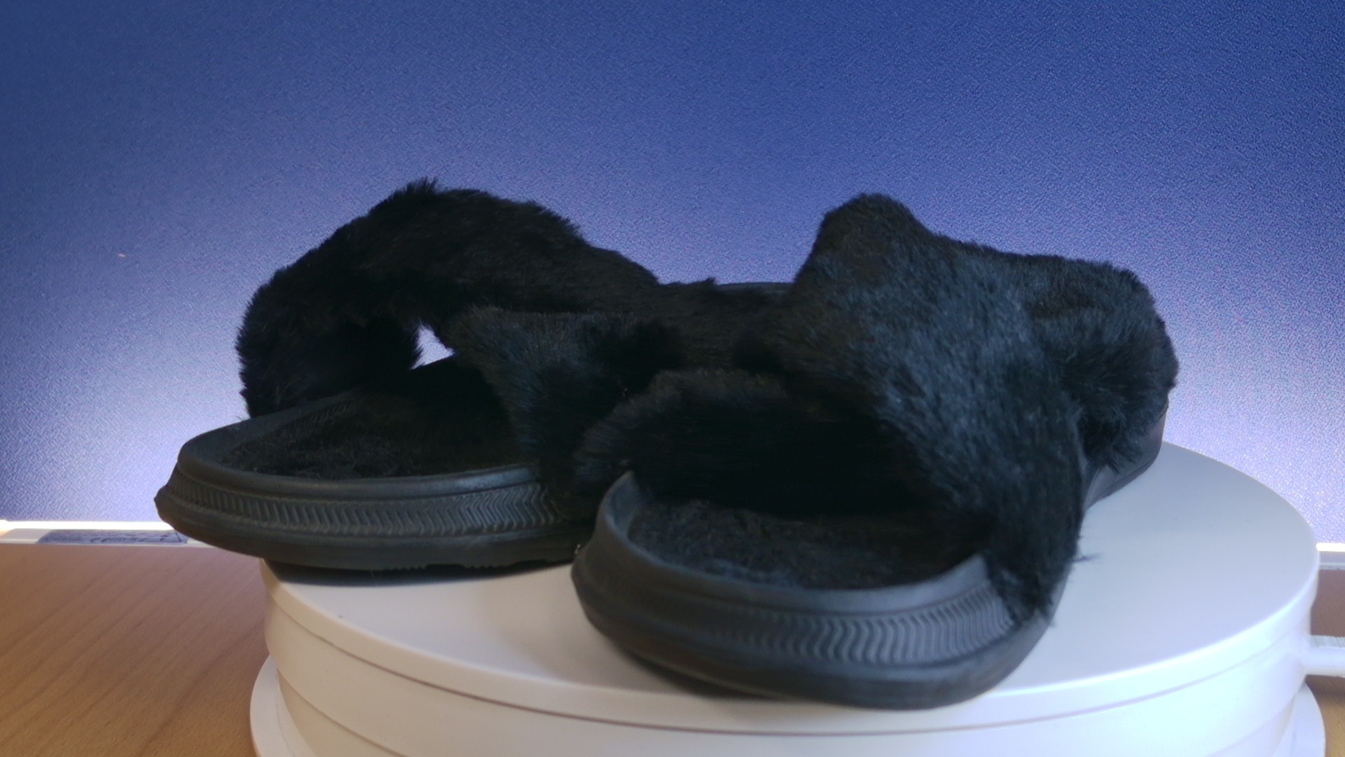 Mustat Slippersit - Image 4
