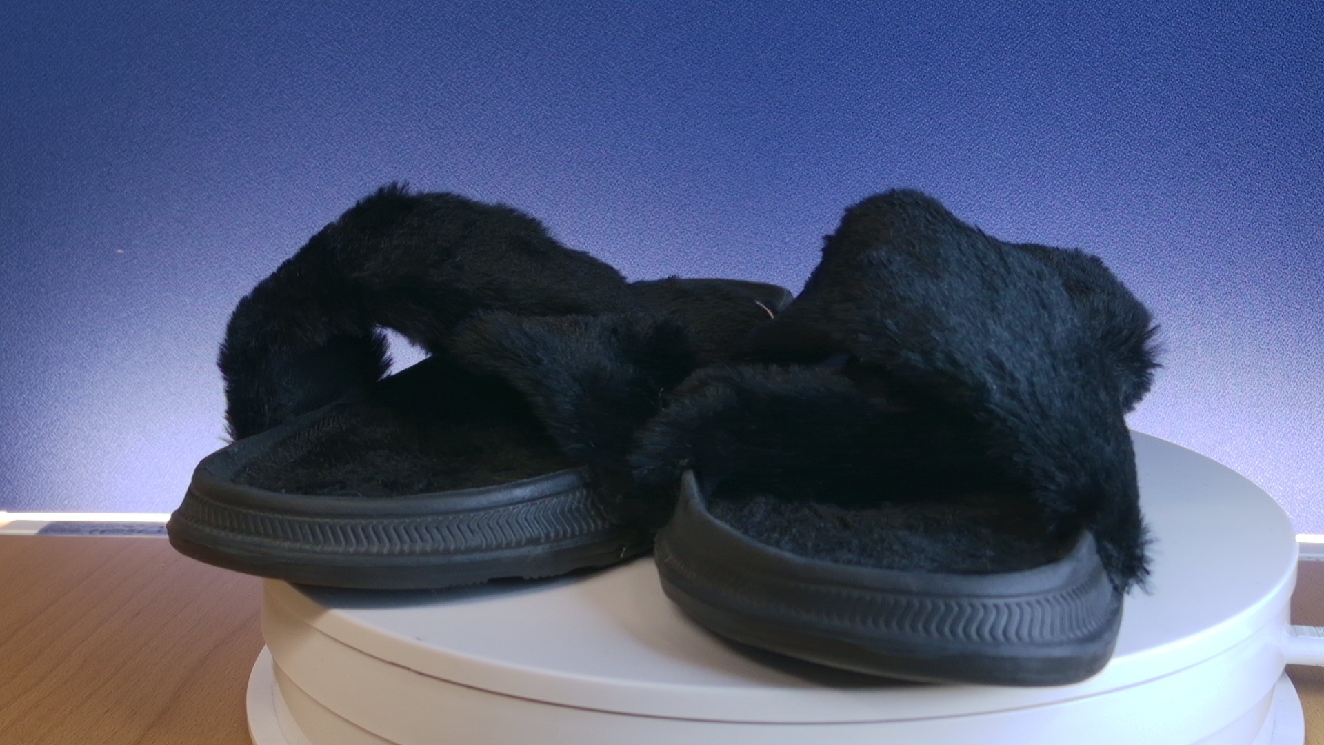Mustat Slippersit - Image 5