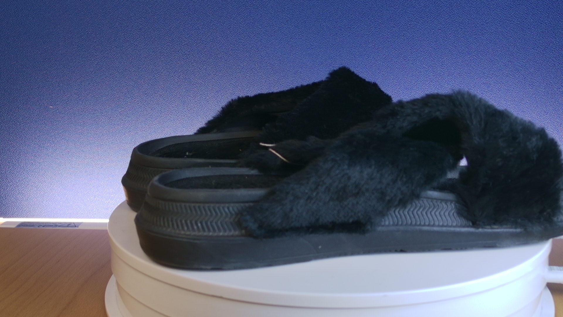 Mustat Slippersit - Image 16
