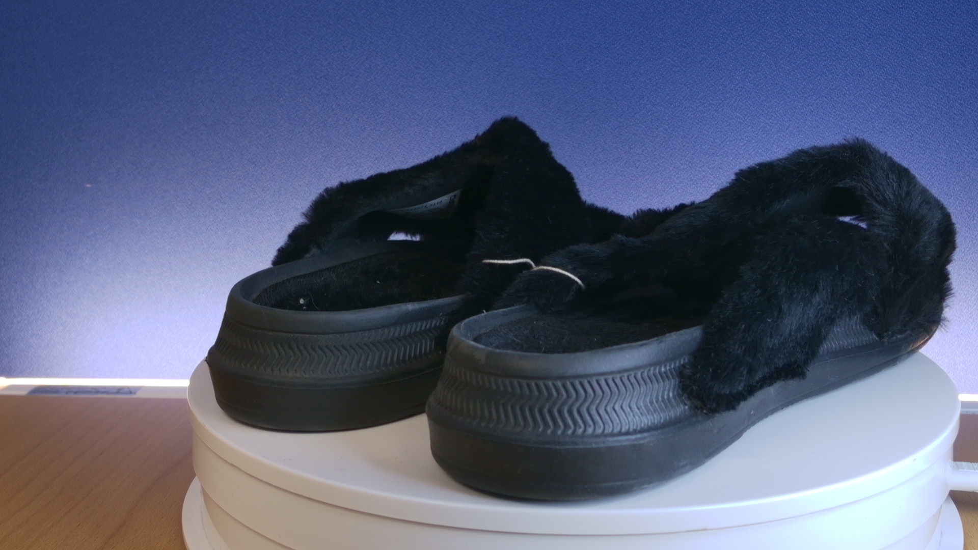 Mustat Slippersit - Image 19