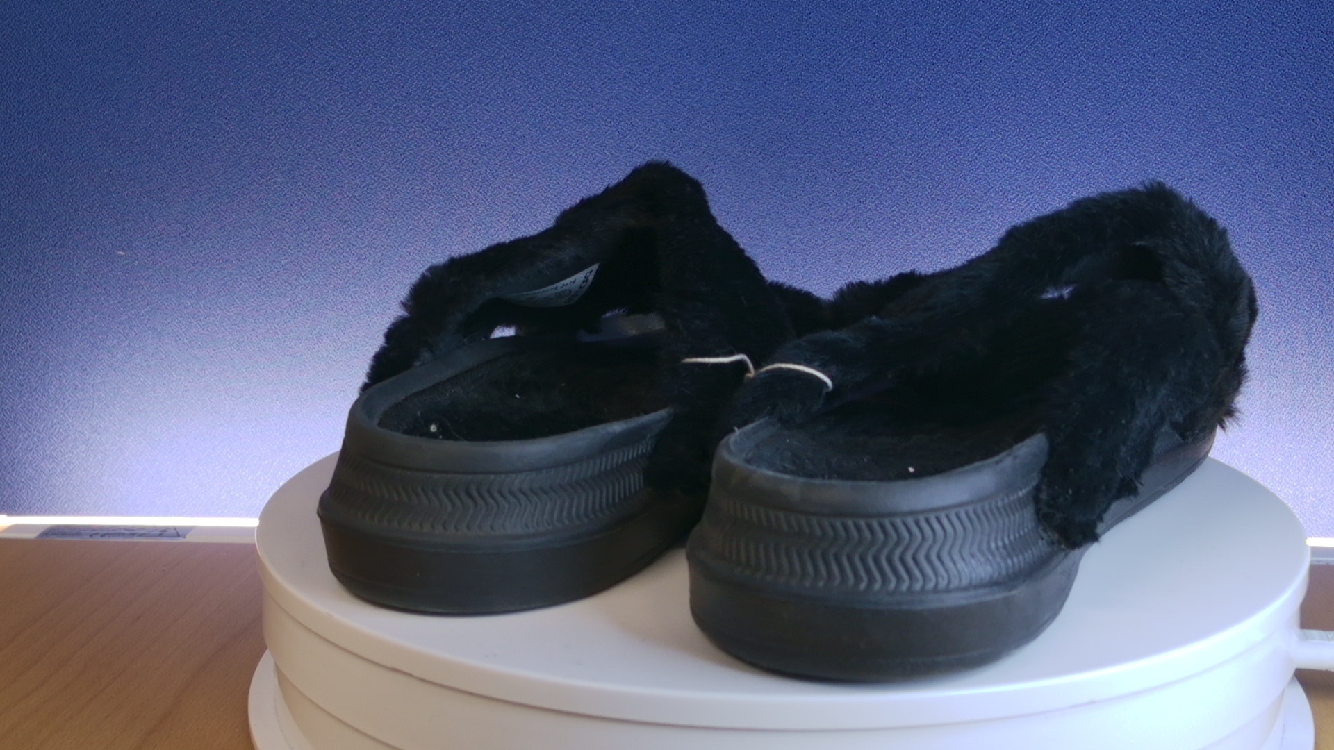 Mustat Slippersit - Image 20