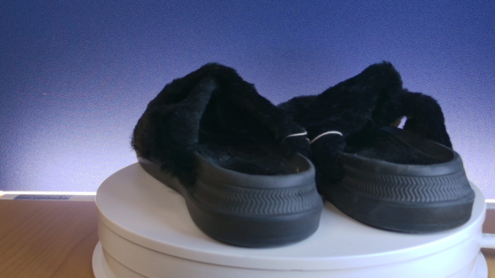 Mustat Slippersit - Image 23