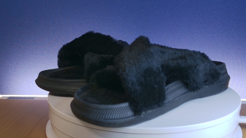 Mustat Slippersit