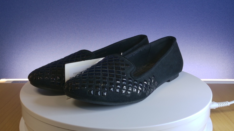 Mustat loaferit