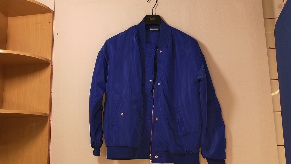 Sininen bomber-takki